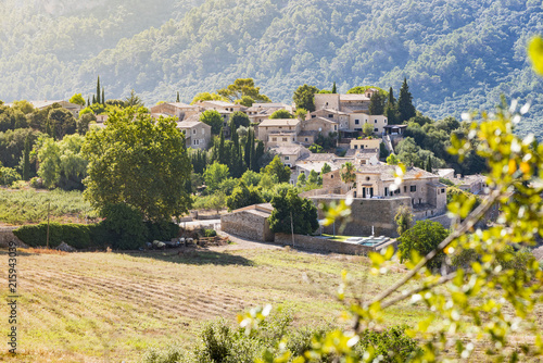 Fotografía Beautiful landscape the village of Orient, in the mountains of Mallorca
