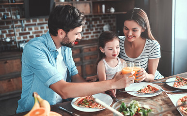 Poster - Family on kitchen