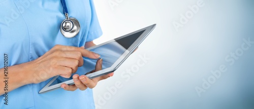 Fotografía Doctor at hospital working with tablet