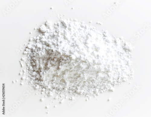 Fotomural Heap of powder sugar on white background, from above