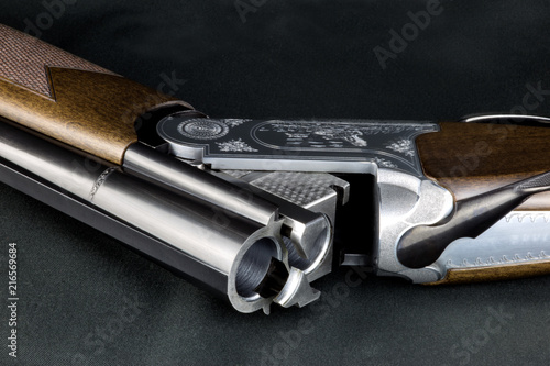 Fotomural Open Shotgun on a Baize Table Top