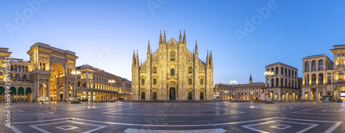 Obraz na plátne  Milan panorama city skyline sunrise at Milano Duomo Cathedral, Milan Italy