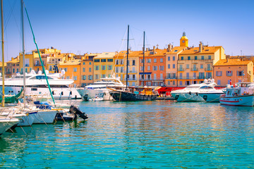 Fototapete - Saint Tropez, South of France. Luxury yachts in marina.