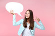 © 5second - Young girl with speech bubble on pink background