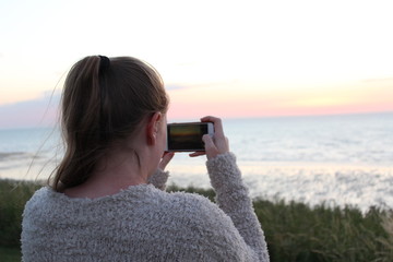 Wall Mural - prendre le coucher de soleil en photo, normandie, france