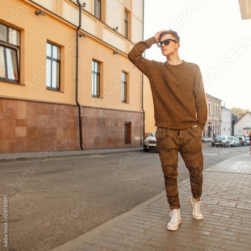 fashionable walking clothes