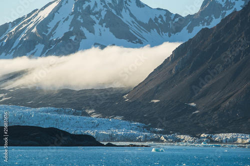 spadajace-lodowce-arktyczne-poludniowy-spitsbergen