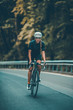 Radsport cycling bike Fahrradfahrer im Helm Rennrad trikot Sport Girl Frau