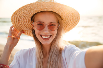 Sticker - Lovely young girl in summer hat