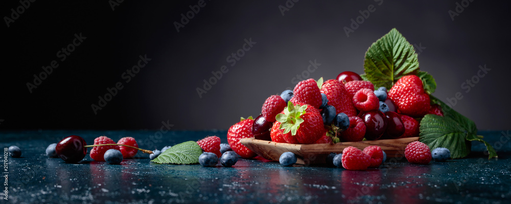Obraz na płótnie Berries closeup colorful assorted mix. w salonie