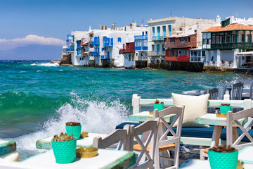 Wall Mural - Blick auf die Bucht von Mykonos Stadt, Klein Venedig, mit den zahlreichen Bars und Restaurants, Kykladen, Griechenland