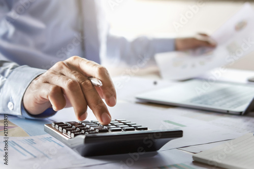 Cuadros en Lienzo accountant working on desk using calculator for calculate finance report in offi