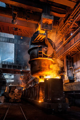 Tank pours the liquid steel in the molds