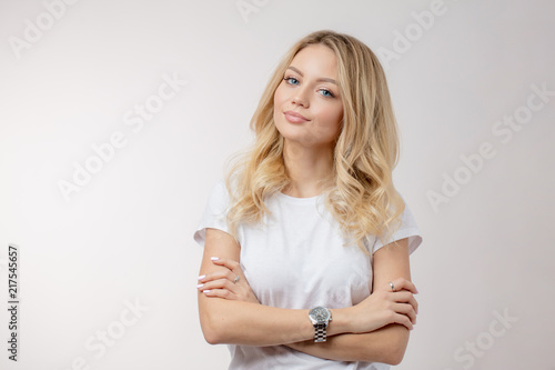 Fotomural cherming blonde posing to the camera