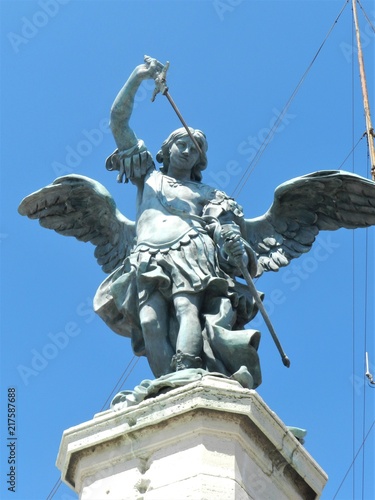 Foto  Roma, statua di San Michele in cima a Castel Sant'Angelo