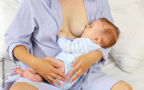 breastfeeding 3 month old