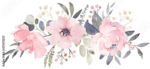 Dekoracja na wymiar  kompozycja-bukietu-ozdobiona-zakurzonymi-rozowymi-akwarelowymi-kwiatami-i-zielenia-eukaliptusa