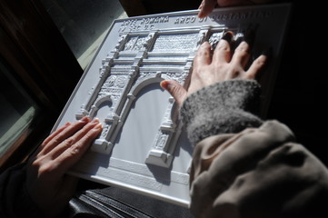 touristic tour for blind people in rome with braille tablet