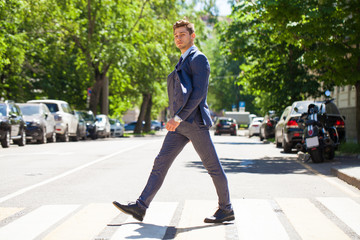 Canvas Print - Portrait in full growth of a young man in a business suit