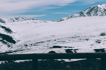 NIEVE EN LA MONTAÑA CAMINO FARELLONES EL COLORADO