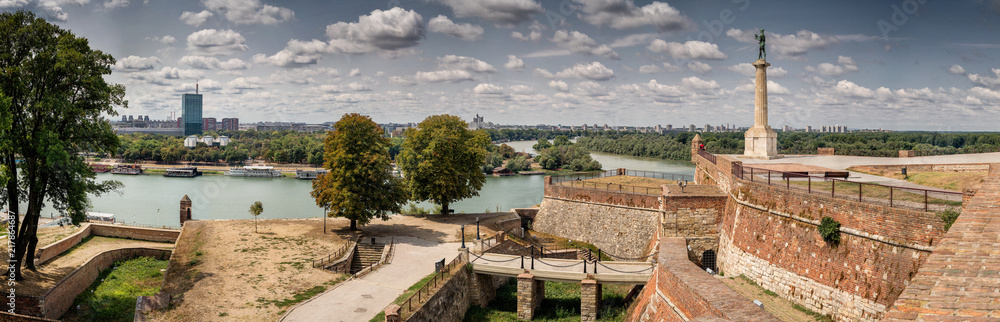 Obraz na płótnie Kalemegdan fortress and Victor monument Belgrade, Usce Sava and Danube confluence view at sunny summer day w salonie