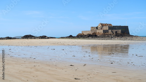 Saint Malo En Bretagne Fort National Et Grande Plage Du