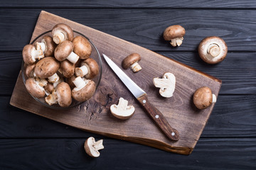 Canvas Print - Fresh raw royal champignon