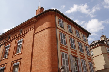 Wall Mural - Immeuble en briques rouge à Toulouse, Haute Garonne