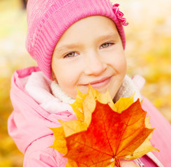 Wall Mural - Girl at autumn