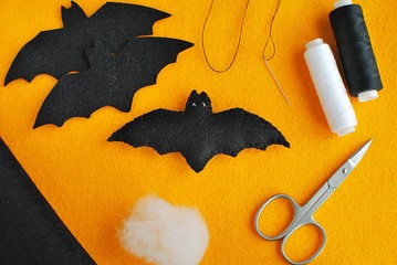 How to make Halloween ornaments bat, tutorial and sewing tools.