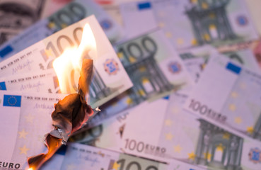 Burning one hundred euro