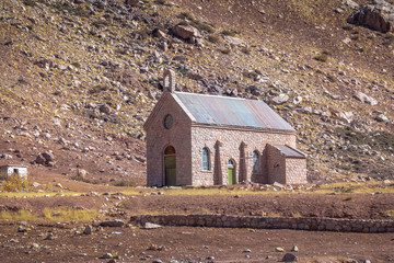 Canvas Print - Capilla de las Nieves Chapel at Puente del Inca or Inca Bridge near Cordillera de Los Andes - Mendoza Province, Argentina.