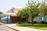 Fototapeta Nowy Jork - View of typical American school building exterior 