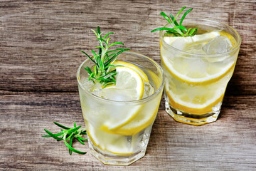 Canvas Print - Water with fresh lemons in a glasses on table