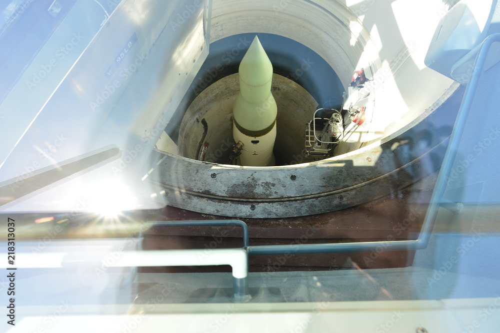intercontinental missile in silo - obrazy, fototapety, plakaty 