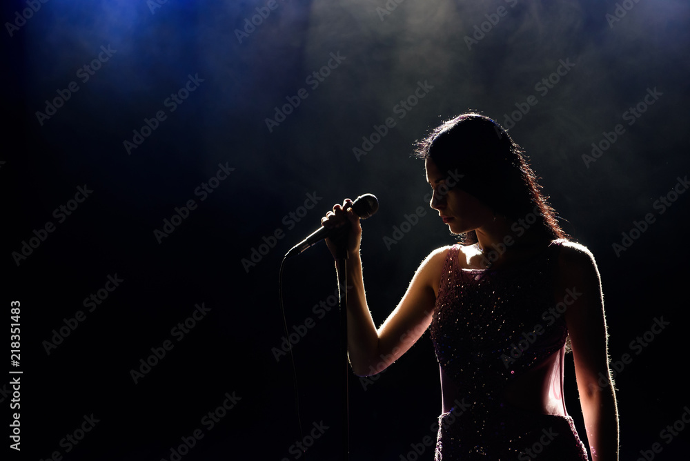 Singer woman on stage - obrazy, fototapety, plakaty 