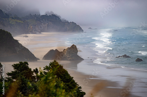 mglisty-mglisty-poranek-na-wybrzezu-oregonu-w-polnocno-zachodnim-pacyfiku-w-usa