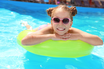 Sticker - Little girl with inflatable ring in swimming pool