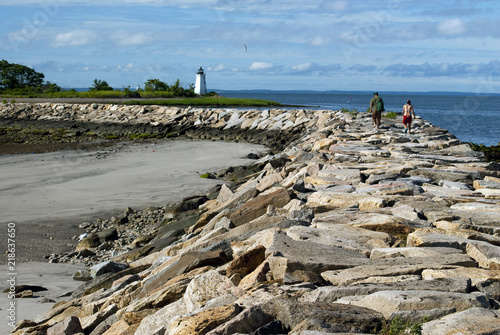 Fotografia, Obraz Hiking Along Breakwater to Lighthouse in the Distance