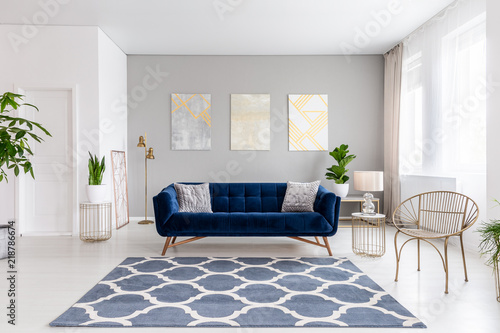 Foto Real photo of bright living room interior with royal blue couch, three simple pa
