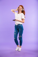 Canvas Print - Full length portrait of a cheerful young girl