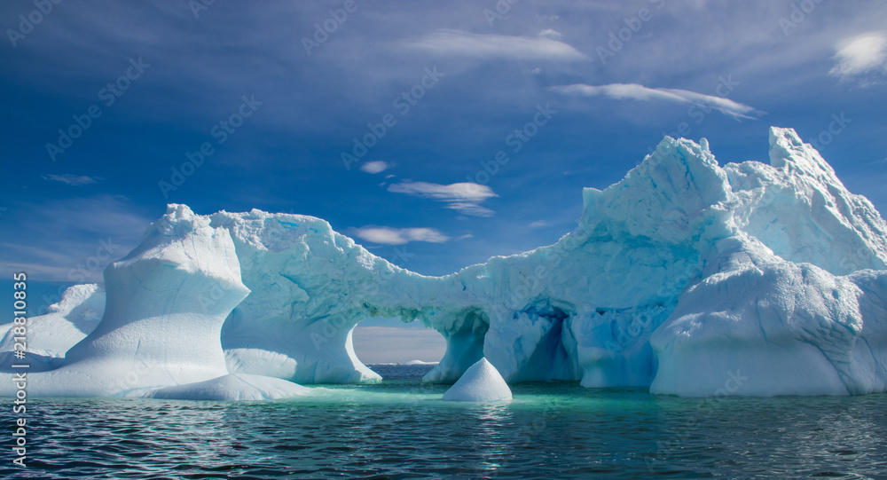 Dramatic Ice Formations Off the Coast of Antarctica - obrazy, fototapety, plakaty 