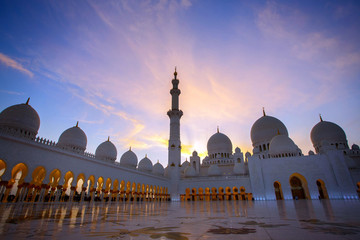 Wall Mural - Sheikh Zayed Grand Mosque in Abu Dhabi.