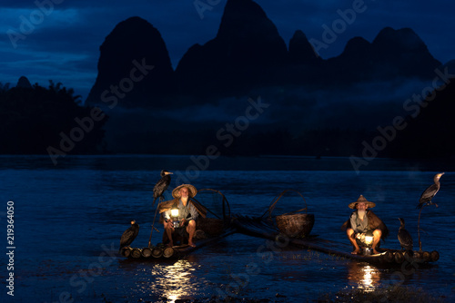 Cuadros en Lienzo Fisherman of Guilin, Li River and Karst mountains during the blue hour of dawn,G