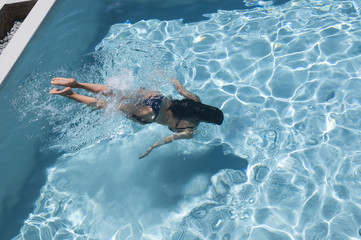 Canvas Print - woman swims underwater