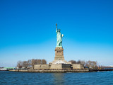 Fototapeta Miasta - Statue of Liberty from Cruiser at Manhattan, New York City クルーザーから見た自由の女神