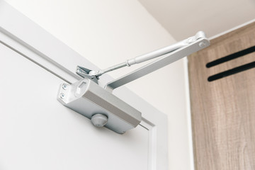 door closers automatic closing door device for security