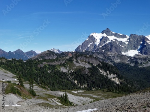 Fotografie, Obraz A panoramic view of Mount Shuksan from Chain Lakes trail