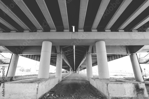  Fototapeta biały most   podpory-bialego-mostu