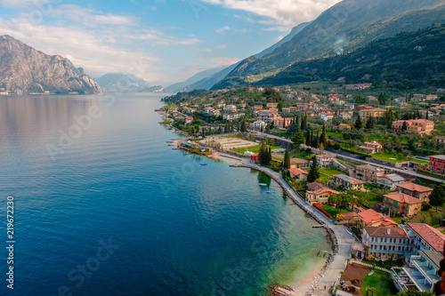 Cuadros en Lienzo View of lake Garda from the tower in the town of Malcesine